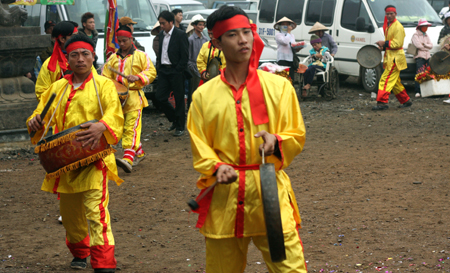 Dòng người chen chân khai hội ngôi chùa lớn nhất Việt Nam