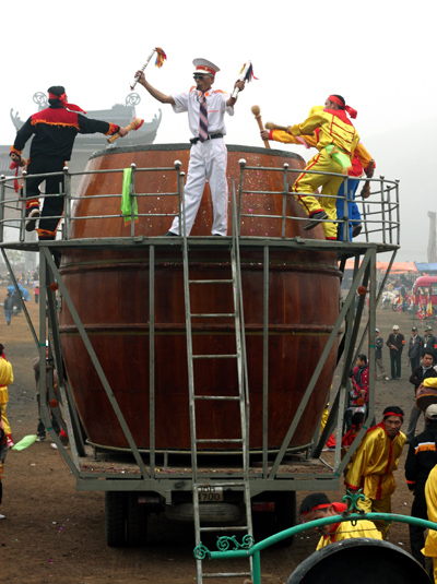 Dòng người chen chân khai hội ngôi chùa lớn nhất Việt Nam
