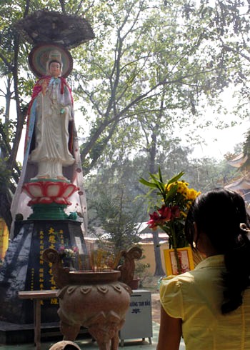 Đổ xô lễ chùa cầu duyên