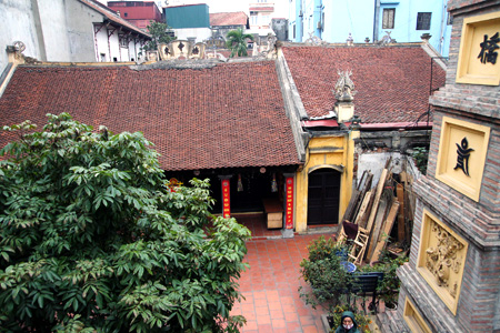 Chùa trong phố cổ