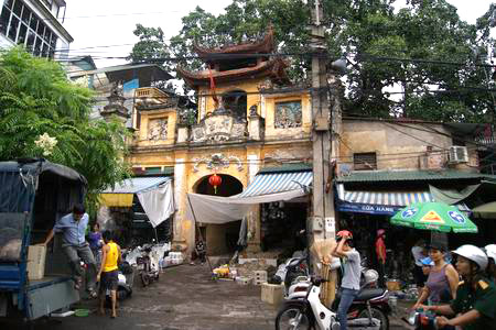 Chùa trong phố cổ