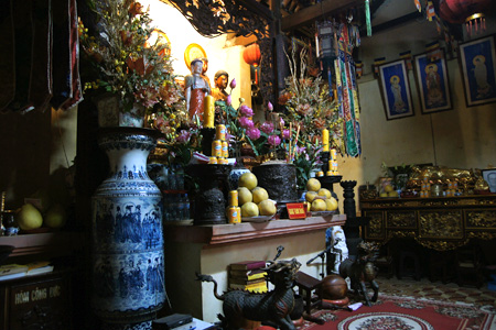 Chùa trong phố cổ