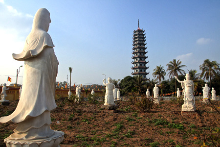 Thăm Đại bảo tháp cao nhất Việt Nam