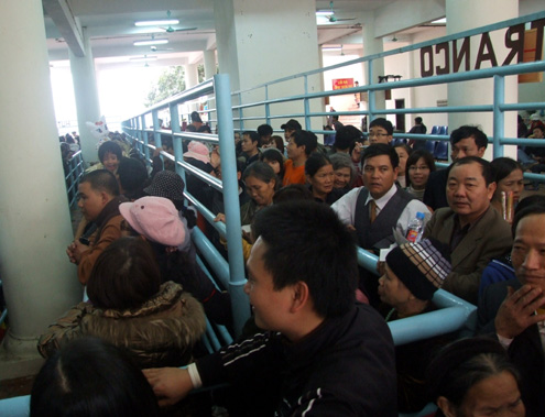 Du khách nườm nượp trảy hội chùa Hương