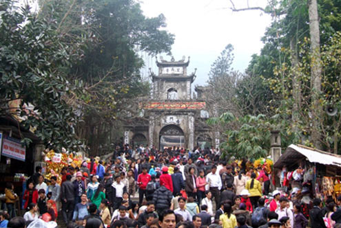 Du khách nườm nượp trảy hội chùa Hương