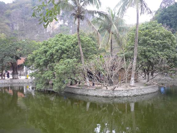 Đến chùa Thầy, nhớ thiền sư Từ Đạo Hạnh