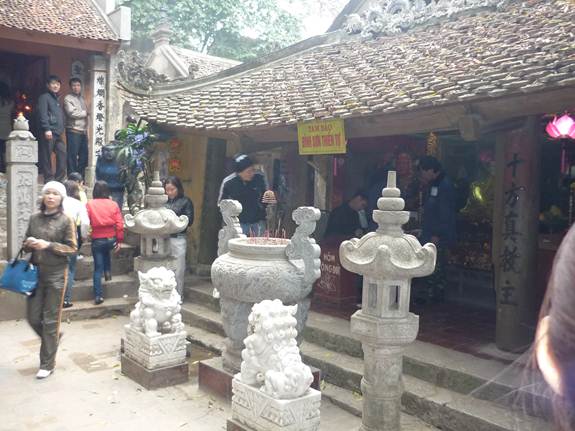 Đến chùa Thầy, nhớ thiền sư Từ Đạo Hạnh