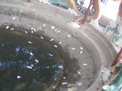 Trẩy hội chùa Hương, khốn khổ vì bị “chặt chém”