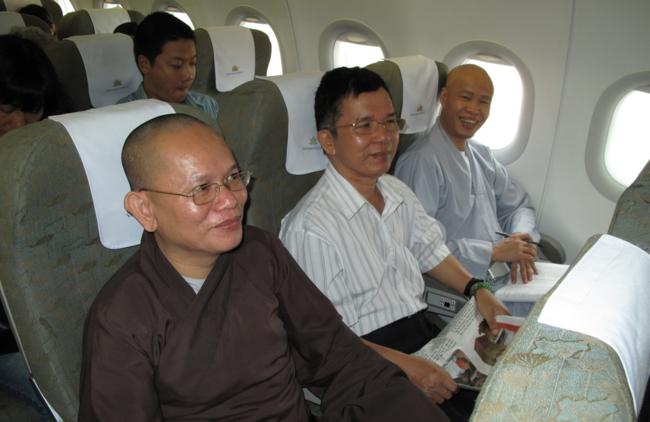 Đoàn làm Phim “Cuộc đời và đạo nghiệp của Trưởng lão Thích Minh Châu” đến Huế