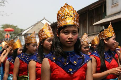 Lễ rước Phật ở thành Luang