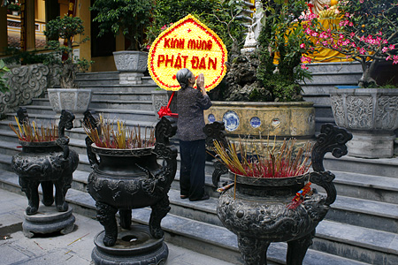 Tháng Tư - mùa Phật đản