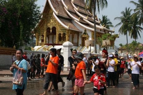 Lễ rước Phật ở thành Luang