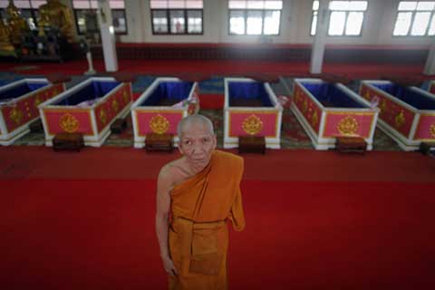 Cận cảnh chết đi sống lại trong quan tài