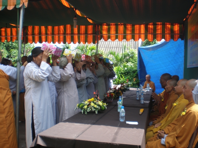 Đại lễ Vu Lan Báo Hiếu 2011 chùa Long Hòa - Tân Trụ