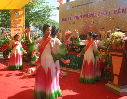 Khai mạc Đại lễ Phật Đản 2011 tại ngôi chùa phát tích Phật giáo Việt Nam