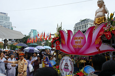 Tháng Tư - mùa Phật đản