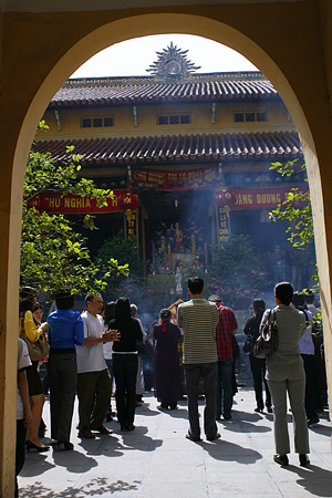 Tháng Tư - mùa Phật đản