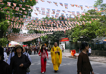 Tháng Tư - mùa Phật đản