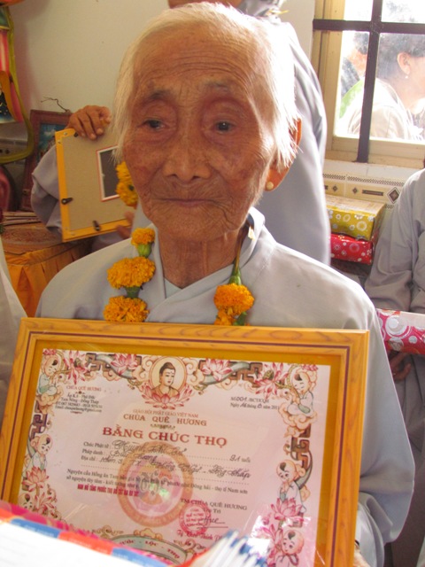 Đồng Tháp: Thiêng liêng và ý nghĩa lễ chúc thọ tập thể  tại chùa Quê Hương