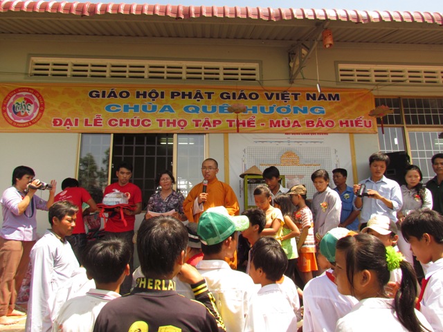 Đồng Tháp: Thiêng liêng và ý nghĩa lễ chúc thọ tập thể  tại chùa Quê Hương