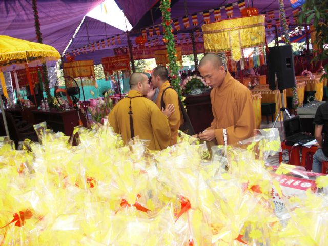 Quảng Ninh: 1000 Tăng Ni và Phật tử dự lễ Vu Lan và dâng Pháp Y tại chùa Xuân Lan