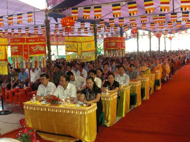 Quảng Ninh: 1000 Tăng Ni và Phật tử dự lễ Vu Lan và dâng Pháp Y tại chùa Xuân Lan