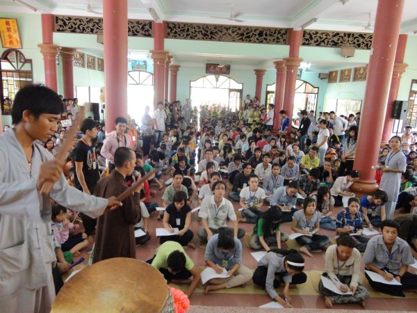 Vui Nhộn Các Trò Chơi Dân Gian Tại Khóa Tu Mùa Hè Bình Định