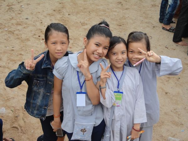 Vui Nhộn Các Trò Chơi Dân Gian Tại Khóa Tu Mùa Hè Bình Định