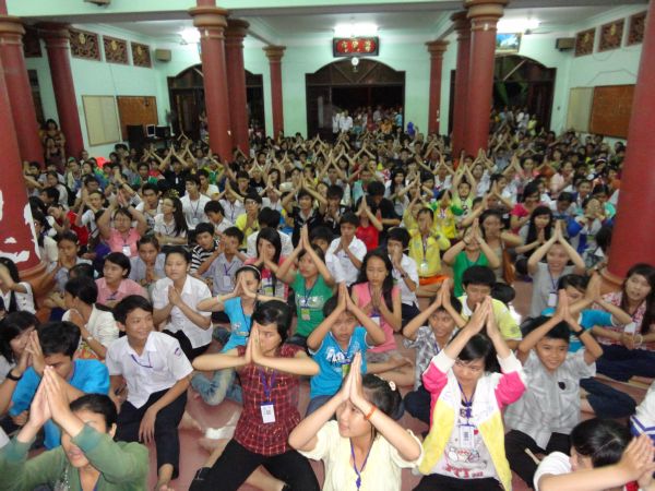 Vui Nhộn Các Trò Chơi Dân Gian Tại Khóa Tu Mùa Hè Bình Định