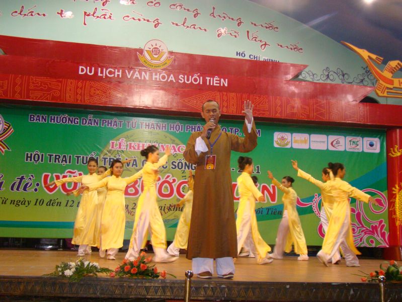 Hội trại Tuổi trẻ &amp; Cuộc sống lần IV: sôi nổi đêm tổng kết văn nghệ