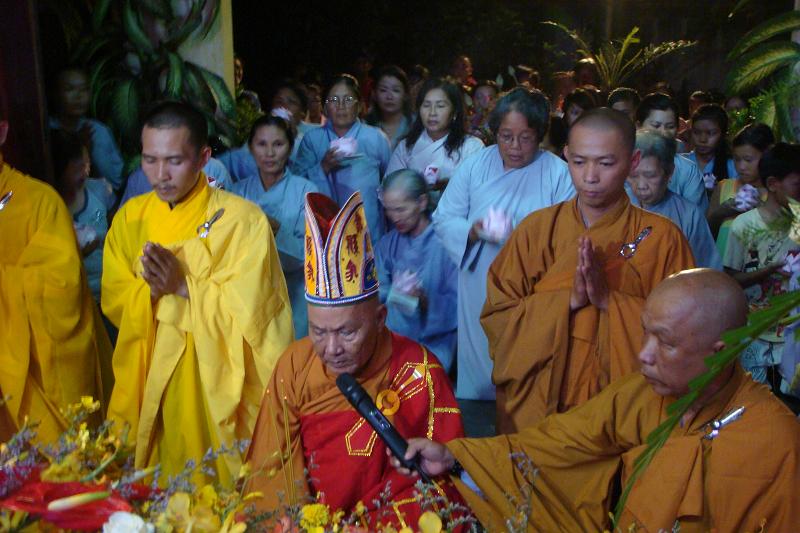 Bình Thuận: Lễ Tắm Phật được cử hành nghiêm trang tại Chùa Long Sơn – Phan Thiết