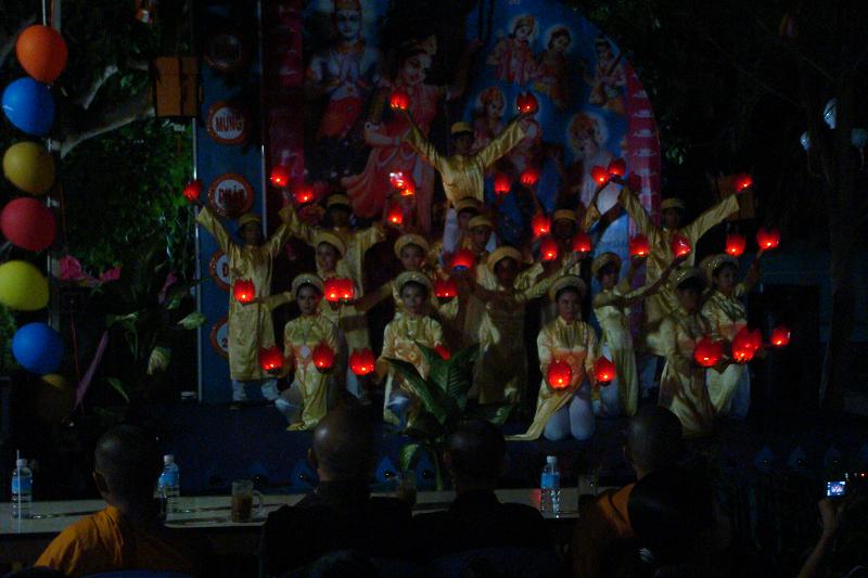 Bình Thuận: Lễ Tắm Phật được cử hành nghiêm trang tại Chùa Long Sơn – Phan Thiết