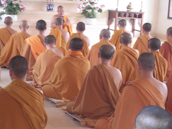 HT. Thích Minh Hồi- Giáo Phẩm Giáo Hội Tăng Già Khất Sĩ Thế Giới viếng thăm Trường Hạ Tịnh xá Trung Tâm