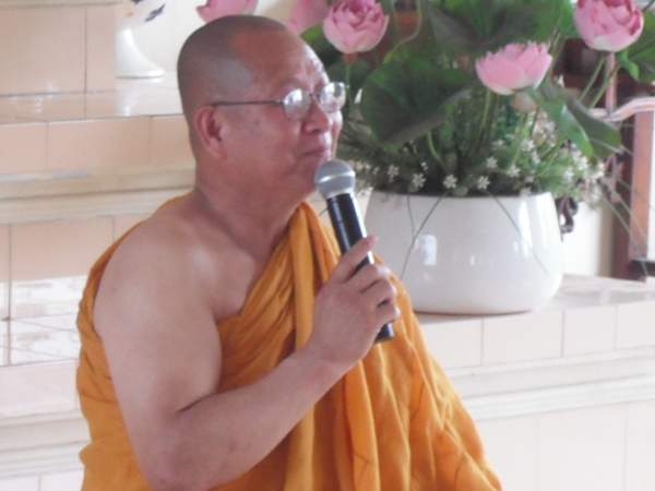 HT. Thích Minh Hồi- Giáo Phẩm Giáo Hội Tăng Già Khất Sĩ Thế Giới viếng thăm Trường Hạ Tịnh xá Trung Tâm