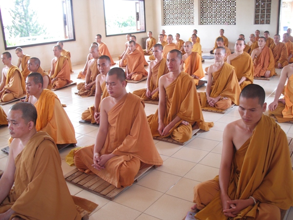 Chùm ảnh: Nét đẹp mùa an cư của Người Khất sĩ