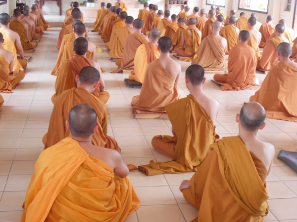 Chùm ảnh: Nét đẹp mùa an cư của Người Khất sĩ