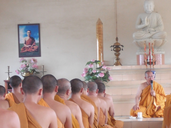 HT. Thích Minh Hồi- Giáo Phẩm Giáo Hội Tăng Già Khất Sĩ Thế Giới viếng thăm Trường Hạ Tịnh xá Trung Tâm