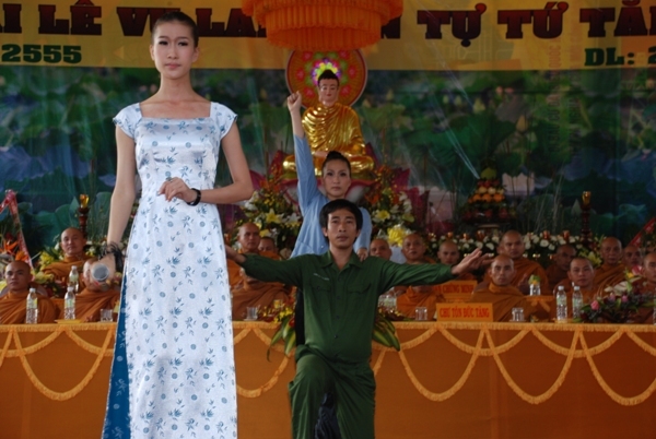 Bình Thuận: Bông hồng cài áo được long trọng tổ chức tại Tịnh xá Ngọc Thiền