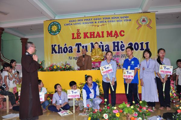 Tưng Bừng Đêm Cống Hiến Văn Nghệ Và Duyên Dáng Áo Lam Tại Khóa Tu Mùa Hè – Bình Định