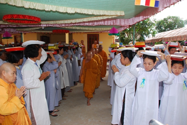 Bình Thuận: Gần 8.000 người tham dự đêm thiền tập - pháp thoại - Dâng y ca sa tại Tịnh xá Ngọc Thiền