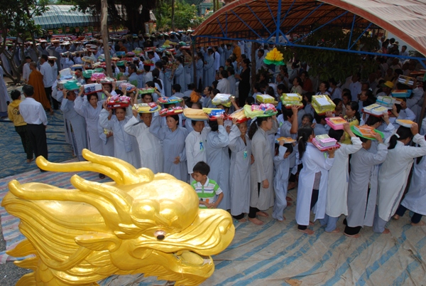 Bình Thuận: Gần 8.000 người tham dự đêm thiền tập - pháp thoại - Dâng y ca sa tại Tịnh xá Ngọc Thiền