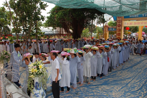 Bình Thuận: Gần 8.000 người tham dự đêm thiền tập - pháp thoại - Dâng y ca sa tại Tịnh xá Ngọc Thiền