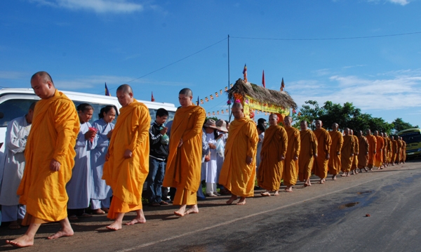 Bình Thuận: Giáo đoàn III Khất sĩ tổ chức trì bình khất thực