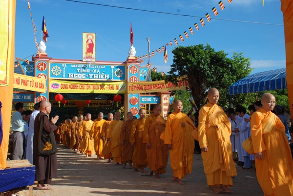 Bình Thuận: Giáo đoàn III Khất sĩ tổ chức trì bình khất thực