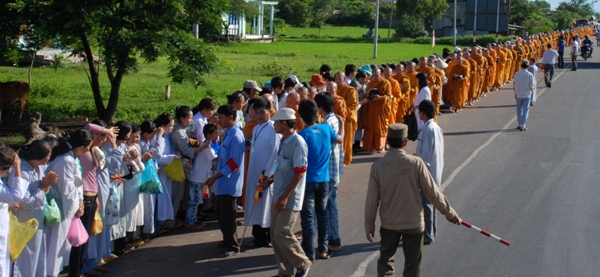 Bình Thuận: Giáo đoàn III Khất sĩ tổ chức trì bình khất thực