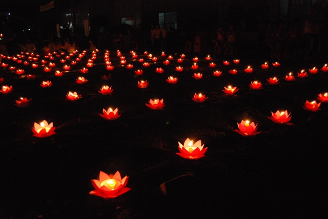 Khóa tu “Búp sen non”  với đêm nguyện cầu