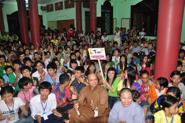 Tưng Bừng Đêm Cống Hiến Văn Nghệ Và Duyên Dáng Áo Lam Tại Khóa Tu Mùa Hè – Bình Định