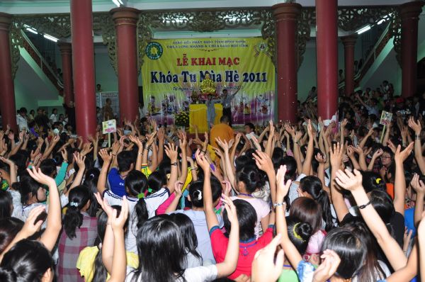 Tưng Bừng Đêm Cống Hiến Văn Nghệ Và Duyên Dáng Áo Lam Tại Khóa Tu Mùa Hè – Bình Định