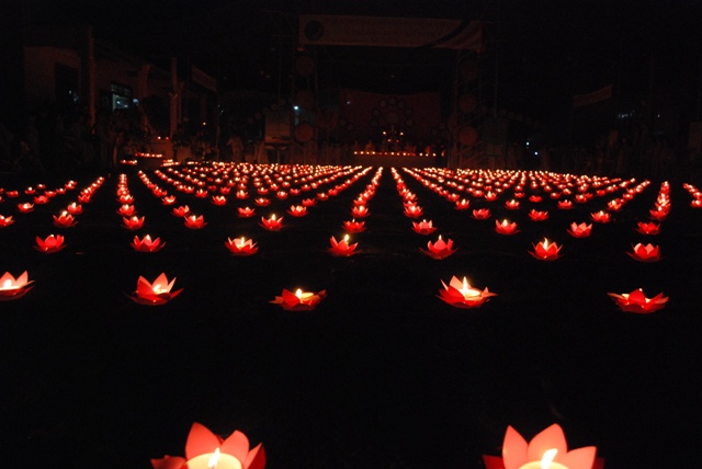 Khóa tu “Búp sen non”  với đêm nguyện cầu