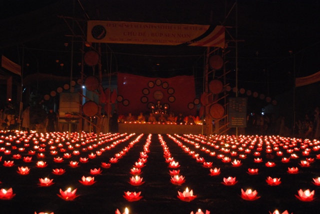 Khóa tu “Búp sen non”  với đêm nguyện cầu